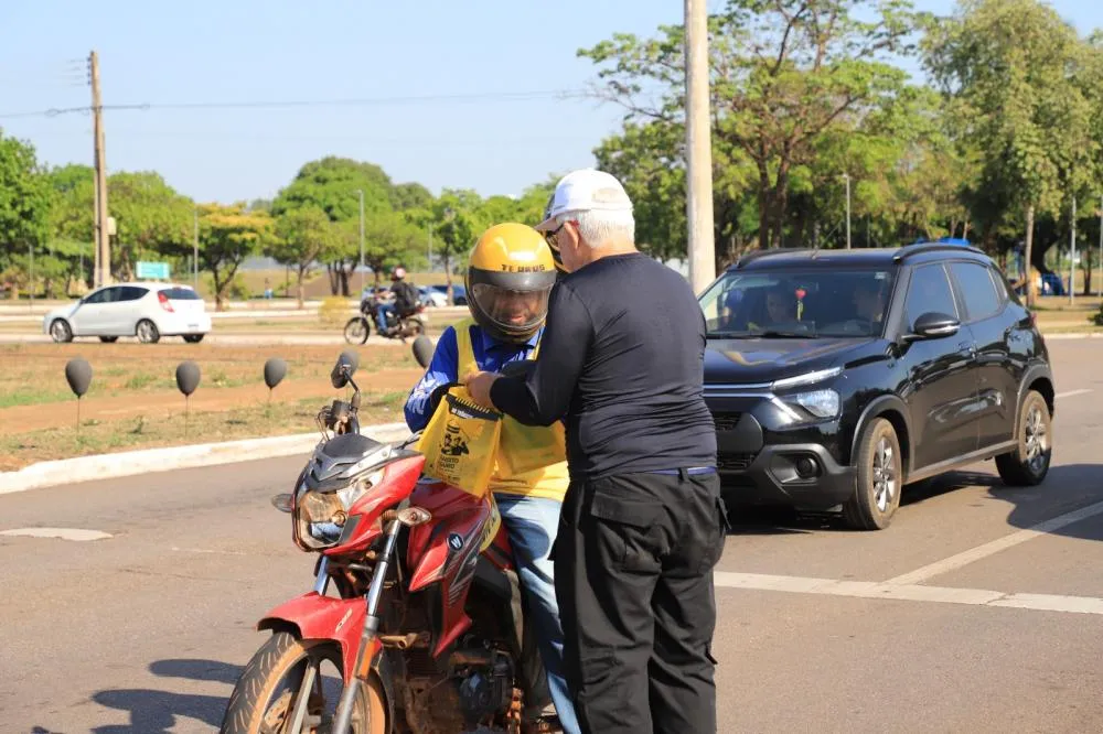 Detran realiza ação em alusão ao Dia Mundial em Memória às Vítimas de Acidentes de Trânsito