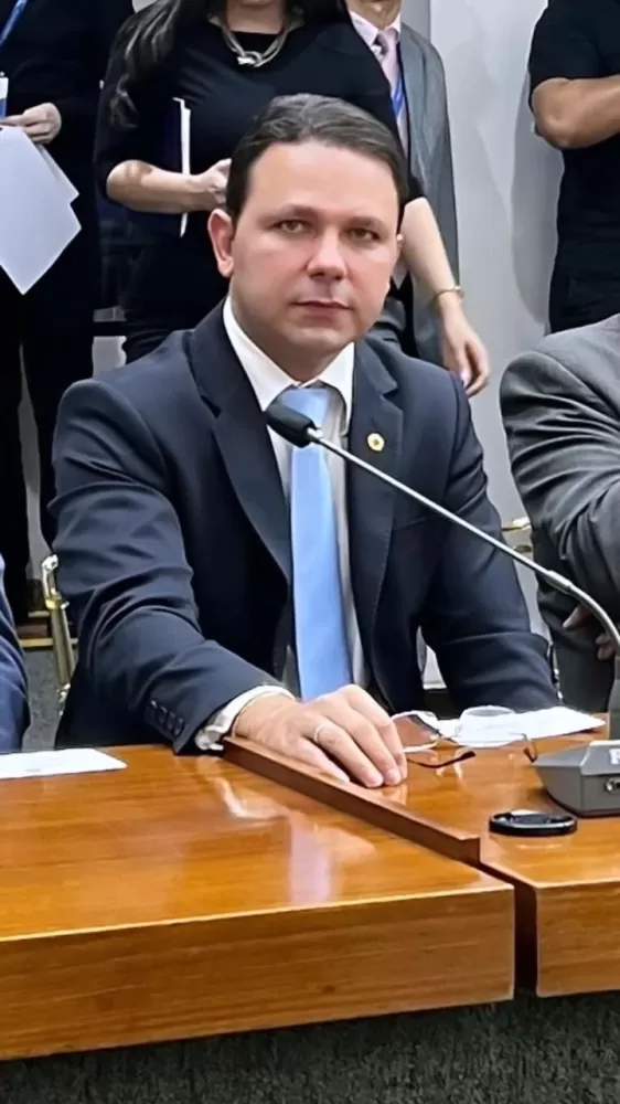 Eduardo Siqueira Campos anuncia Carlos Júnior como Secretário-Chefe de Gabinete