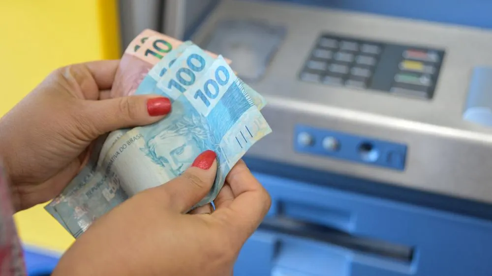 Prefeitura de Palmas paga salário e primeira parcela do 13º de servidores nesta sexta-feira, 28