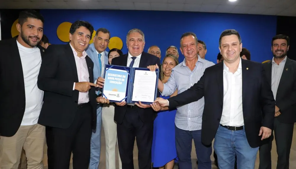 Governador Laurez Moreira sanciona novo PCCR da Educação e garante valorização da categoria após 10 anos de espera