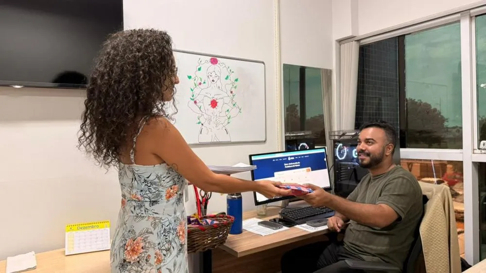 Palmas inicia Dezembro Vermelho com ação preventiva e distribuição de autotestes de HIV