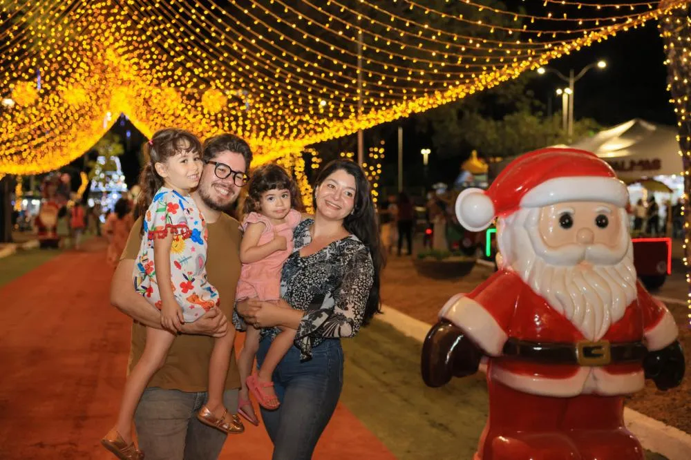 Decoração natalina no Parque Cesamar encanta famílias palmenses. Foto: Júnior Suzuki