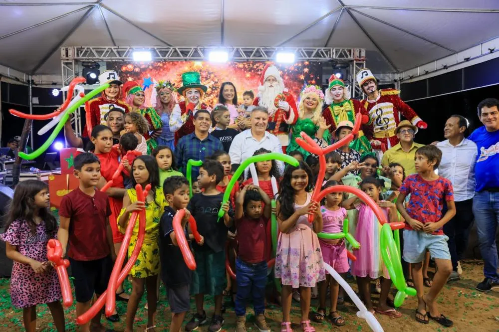 Eduardo Siqueira Campos e Polyanna Siqueira Campos juntos no Natal com família palmense – Foto: Lia Mara