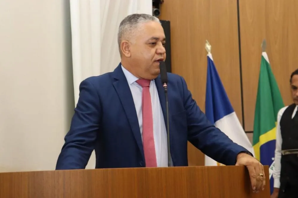 Vereador Eudes Assis pede recapeamento no acesso à 2ª rotatória da Avenida LO-16