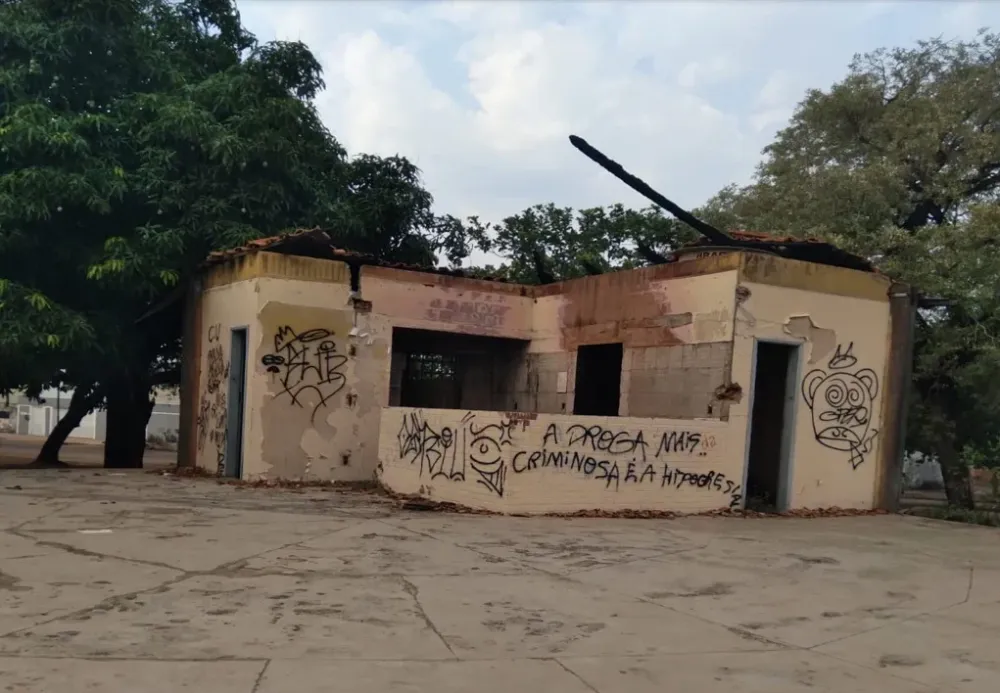 Vereador Dr. Vinícius Pires solicita manutenção e revitalização de praça no Aureny I