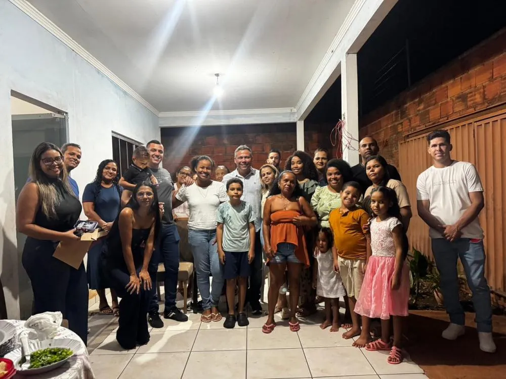 Vereador Alex Mascarenhas participa de reunião na casa da líder comunitária Luciana Ribeiro, no bairro Palmas Sul I