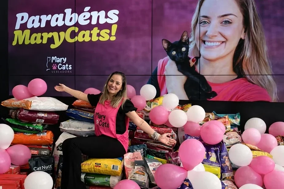 Vereadora MaryCats da Causa Animal comemora aniversário com ação solidária e arrecada 500 kg de ração