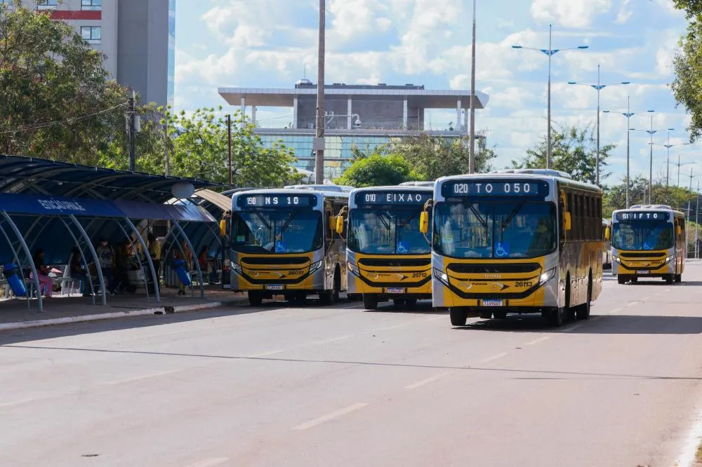 Veículos ficarão disponíveis próximo ao Estádio Nilton Santos e vão fazer itinerários das estações. Foto: Lia Mara