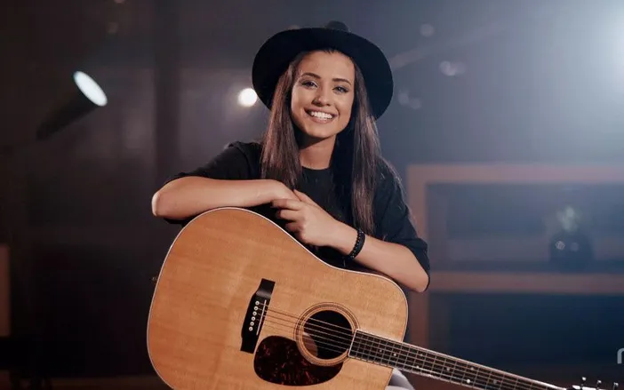 Entre as atrações mais esperadas, a cantora Isadora Pompeo se apresenta nesta terça, 17.