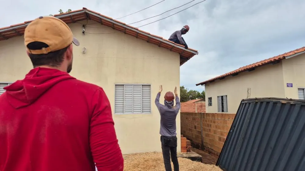 Prefeitura realiza repasse de R$ 1.750 às famílias do Jardim Taquari atingidas pelo vendaval 