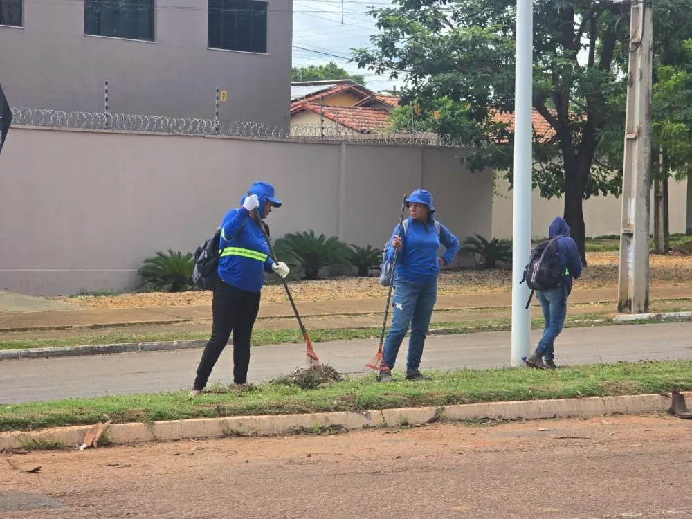Requerimentos de Juarez Rigol são atendidos e Zeladoria Urbana intensifica ações de roçagem e limpeza em Palmas