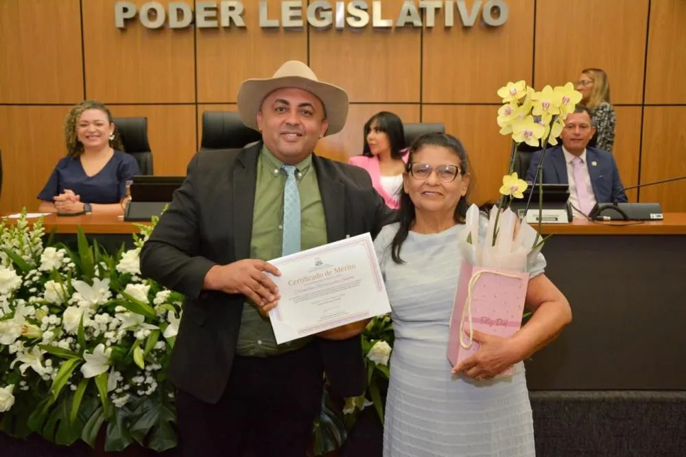 Vereador Dian Carlos homenageia pioneira de palmas em sessão solene pelo Dia Internacional da Mulher