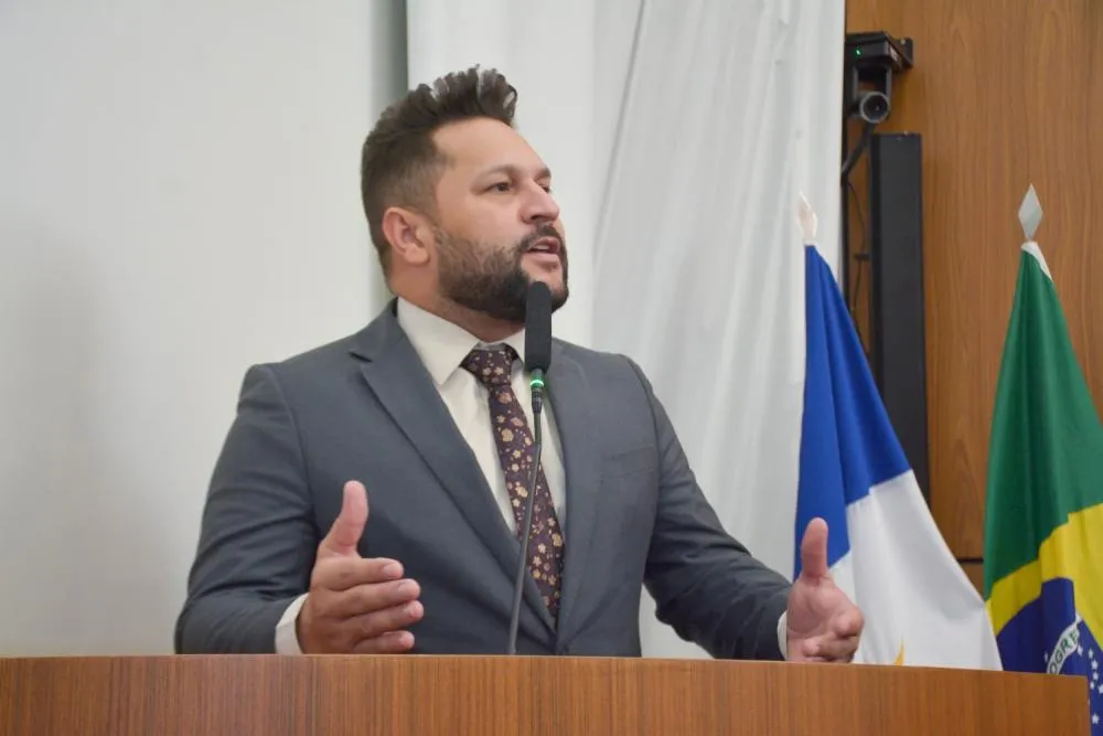 Vereador Rubens Uchôa apresenta Moção de Aplausos ao palestrante nacional Lucas Battistoni