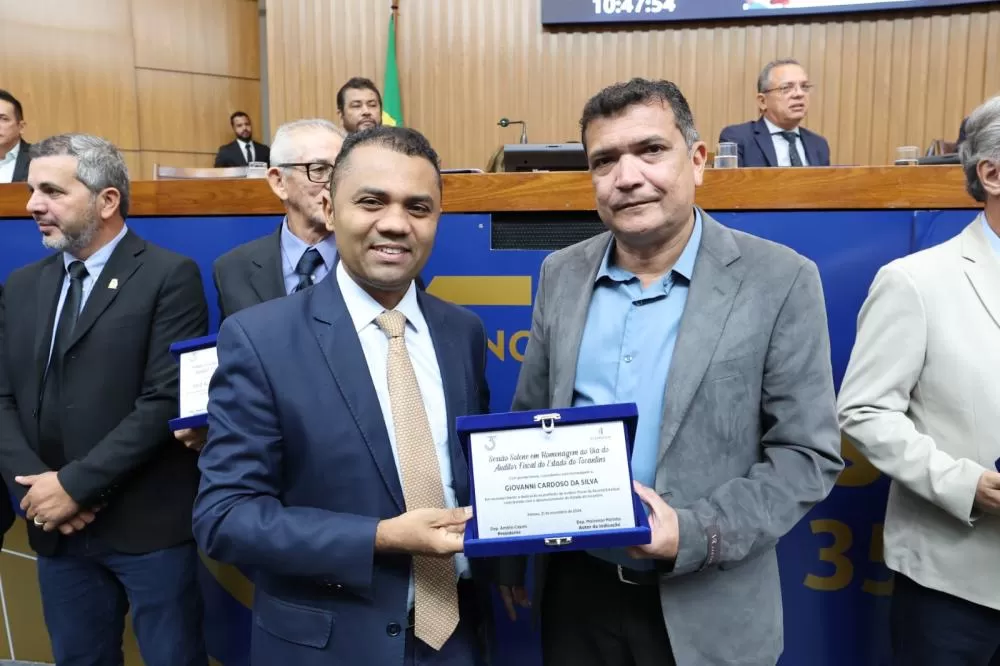 Deputado Moisemar Marinho homenageia Auditor Fiscal itaguatinense em sessão solene