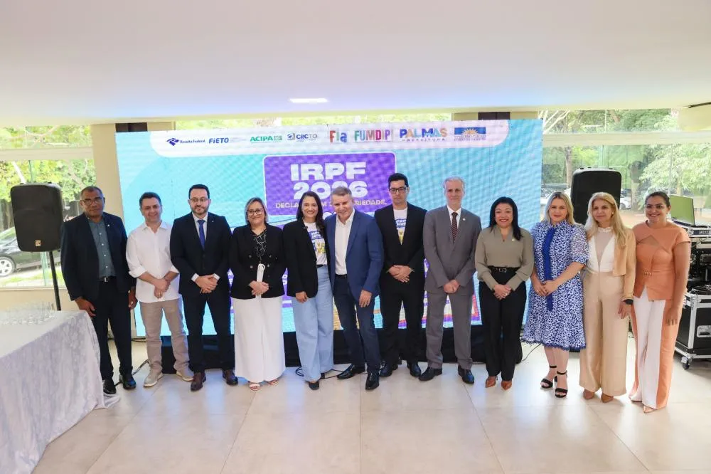 Gestores municipais e representantes de instituições parceiras durante lançamento do Imposto Solidário. Foto: Francisco Barros