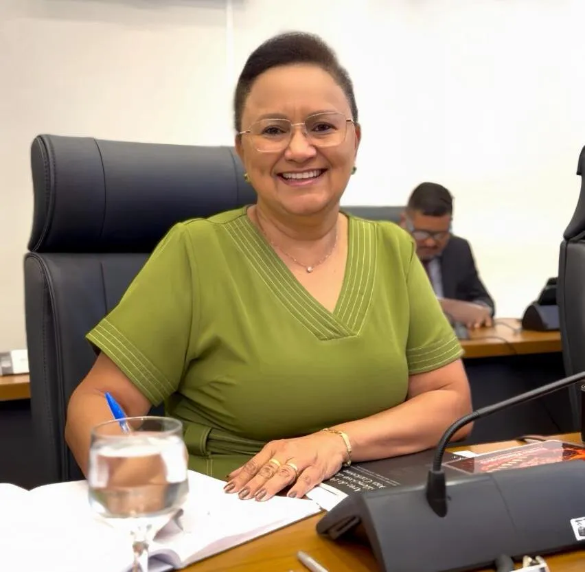 Vereadora Professora Iolanda Castro solicita ampliação do acesso à carteirinha estudantil para alunos da EJA em Palmas