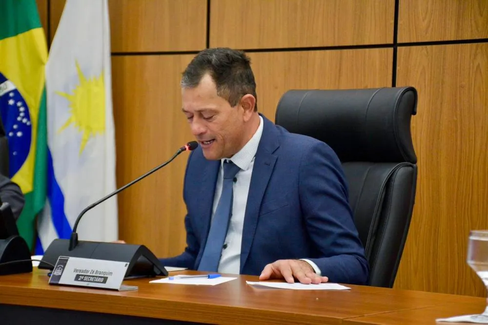 Vereador Zé Branquim solicita ações de cuidado com animais de rua no Aureny III