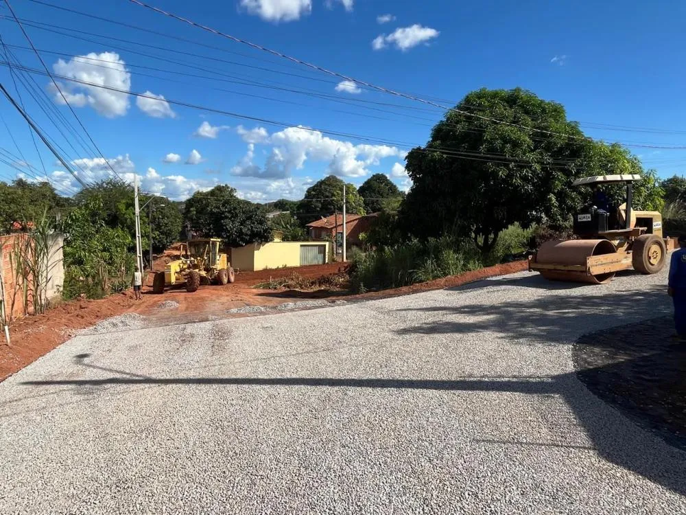 Rua Projetada 04 ganha pavimento asfáltico que vai dar maior segurança à comunidade. Divulgação