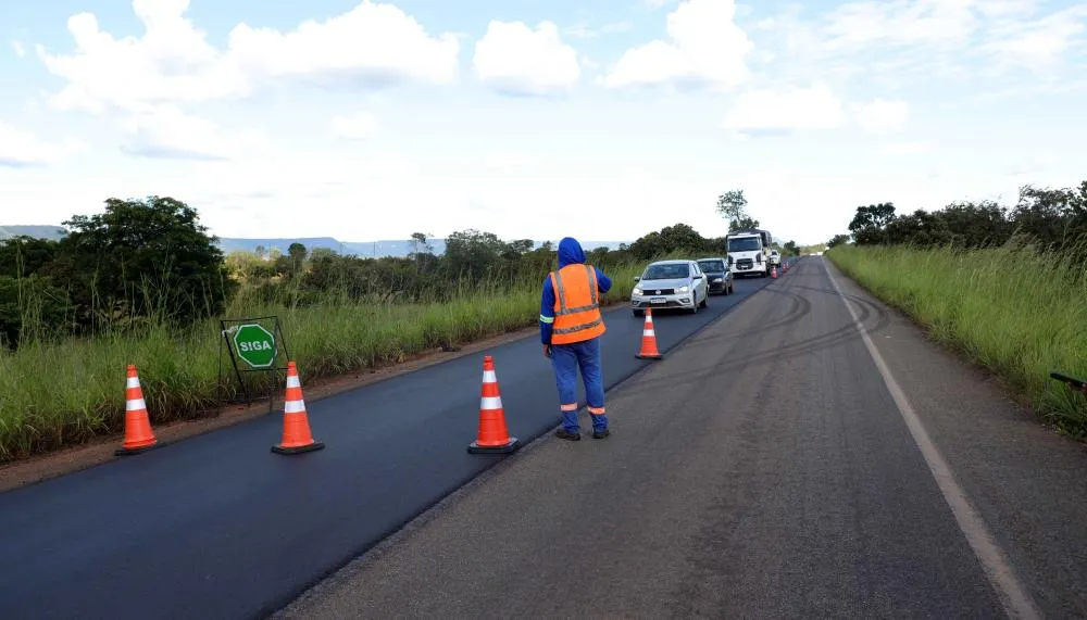 Obras têm como objetivo facilitar a trafegabilidade, garantindo mais segurança e tranquilidade para quem percorre as rodovias todos os dias. Foto: Ademir dos Anjos/Governo do Tocantins