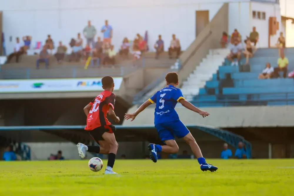 Prefeitura de Palmas abre edital de R$ 1,4 milhão para escolinhas de futebol e futsal