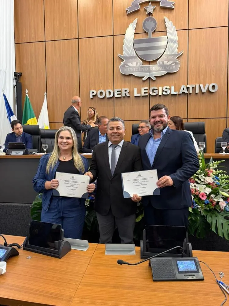 Em entrega de titulo de cidadão palmense, Vereador Folha reconhece profissional da educação e empresário do ramo imobiliário