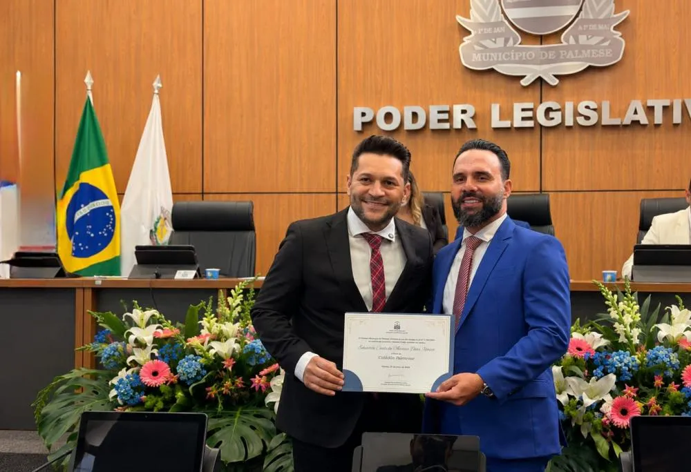 Vereador Rubens Uchôa entrega Título de Cidadão Palmense ao delegado Eduardo Menezes