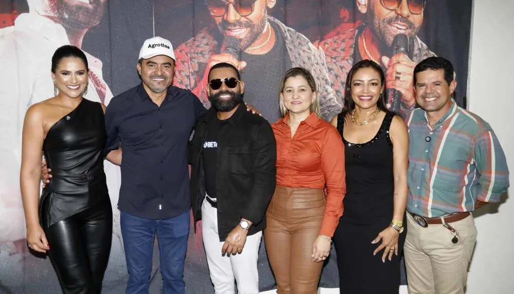 O governador do Tocantins, Wanderlei Barbosa, acompanhado da primeira-dama Karynne Sotero, participou, na noite deste sábado, 9, da Agrotins Fest, realizada na Praça dos Girassóis, em Palmas. Foto: Márcio Vieira/Governo do Tocantins