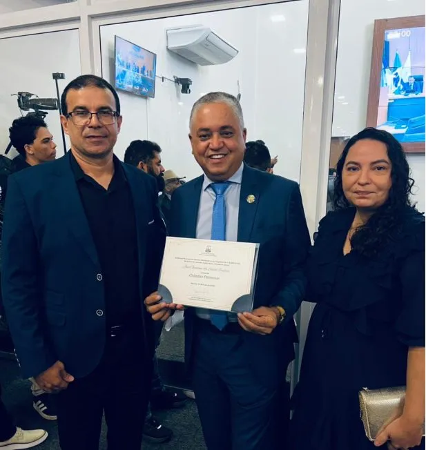 Eudes Assis entrega Título de Cidadão Palmense a José Geovane por atuação social, musical e religiosa em Palmas