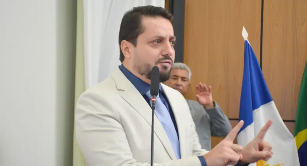 Vereador Vinicius Pires defende lei para reforçar identificação visual de carros oficiais em Palmas