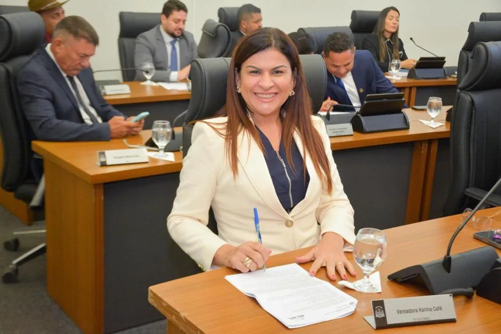 Vereadora Karina Café solicita roçagem, manutenção de vias e recapeamento asfáltico no Setor Jardim Bela Vista
