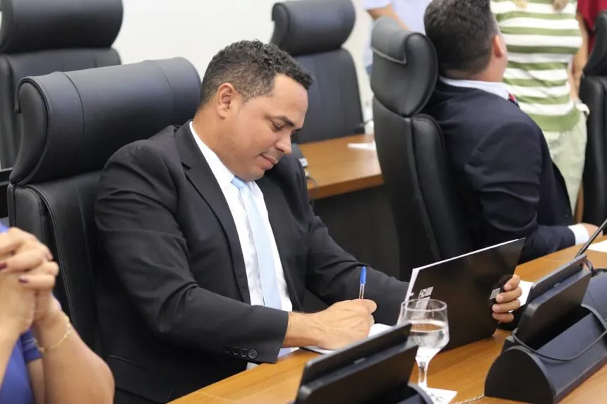 Josmundo solicita instalação de semáforo e faixa de pedestres próximo ao CEMEI Terezinha Alves Evangelista, na 1404 Sul