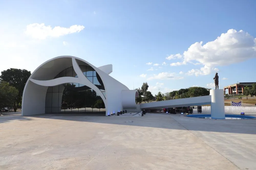 Memorial Coluna Prestes integra o conjunto de obras arquitetônicas da Praça dos Girassóis, em Palmas. Foto: Ademir dos Anjos