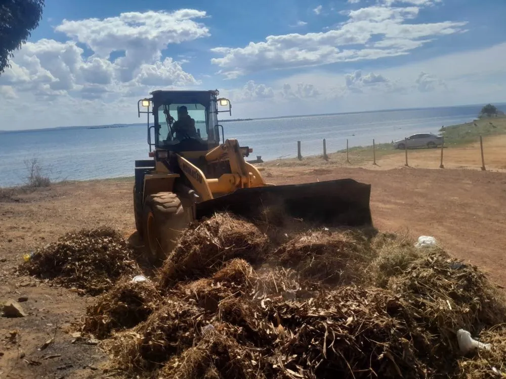 Praia do Prata recebeu limpeza geral com remoção de entulho e terra. Foto: Zeladoria Urbana/Divulgação