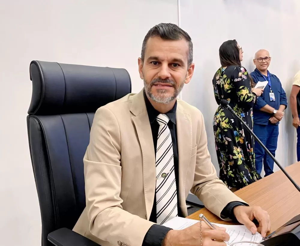 Vereador Mauro Lacerda apresenta requerimento solicitando melhorias para o Setor Maria Rosa