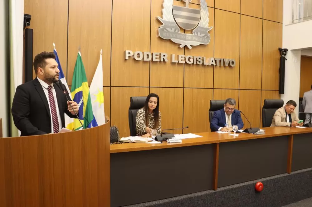 Rubens Uchôa utiliza a tribuna para tecer duras críticas à gestão da prefeita de Palmas