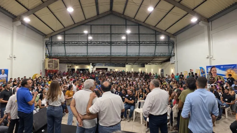 TBT de um encontro especial da Professora Iolanda Castro ao lado de amigos e familiares e dos deputados Cleiton Cardoso e Sandoval Cardoso