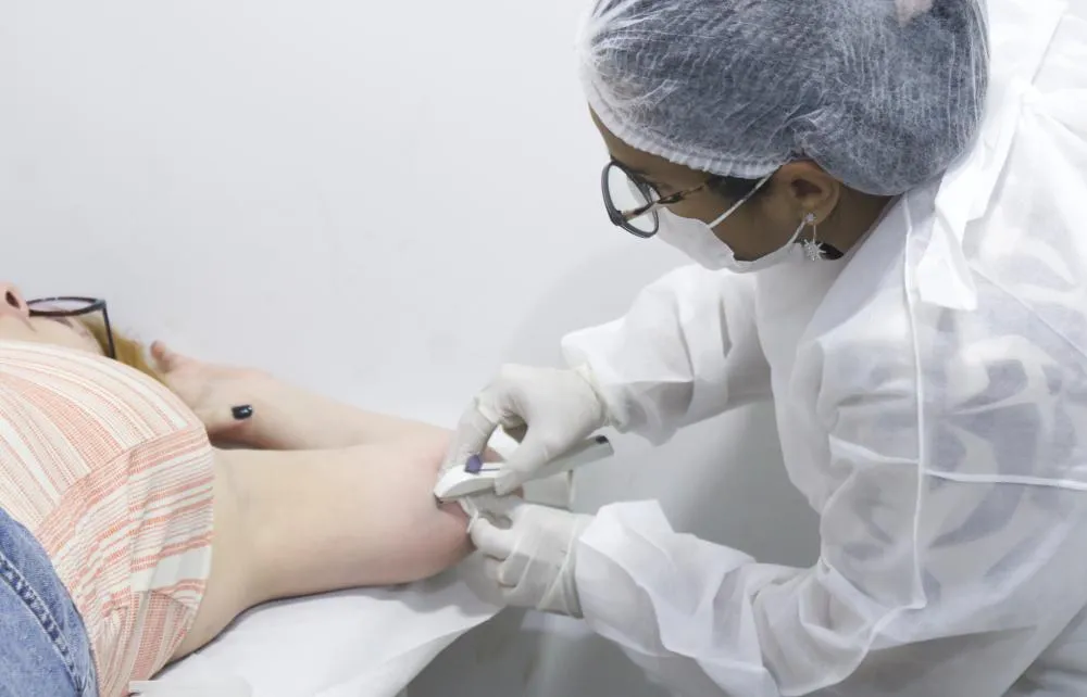 Implanon é um método contraceptivo de longa duração colocado sob a pele do braço e que libera continuamente um hormônio, evitando a ovulação. Foto: Miller Freitas