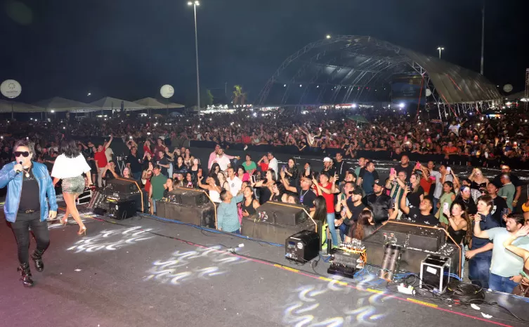 Governador Wanderlei prestigia última noite da programação festiva dos 36 anos do Tocantins