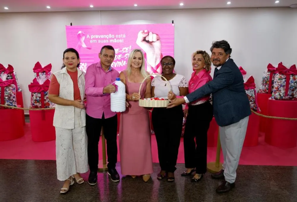 Aleto entrega doações em prol de pacientes com câncer durante campanha Outubro Rosa