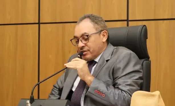 Marilon Barbosa solicita operação tapa-buracos em bairros da capital