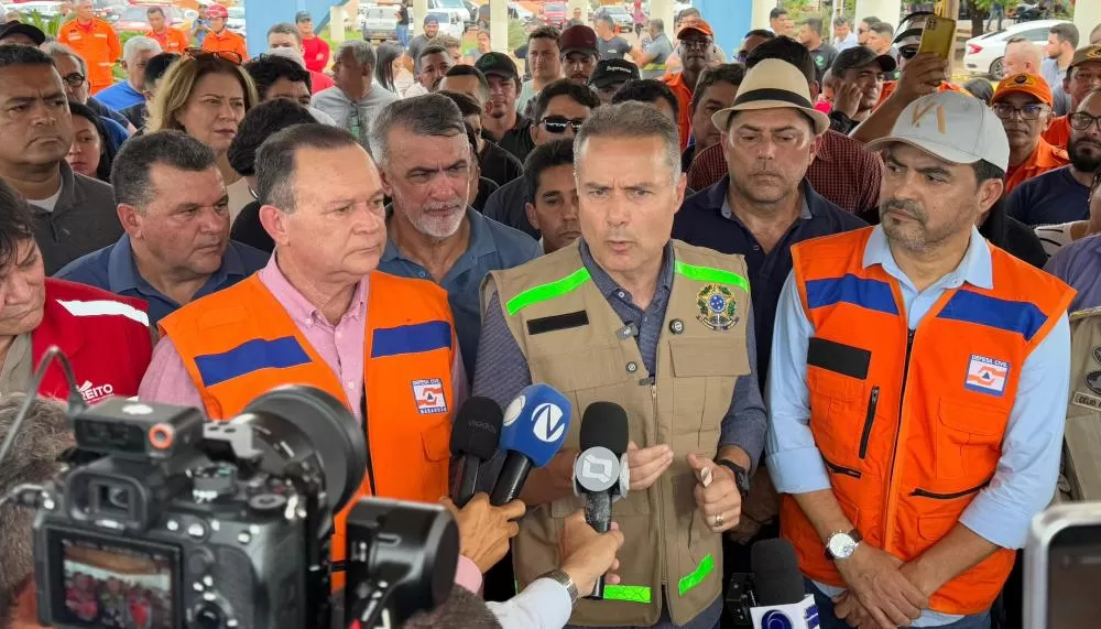 Estado garante abastecimento de água na região de Aguiarnópolis e articula balsas para travessia do Rio