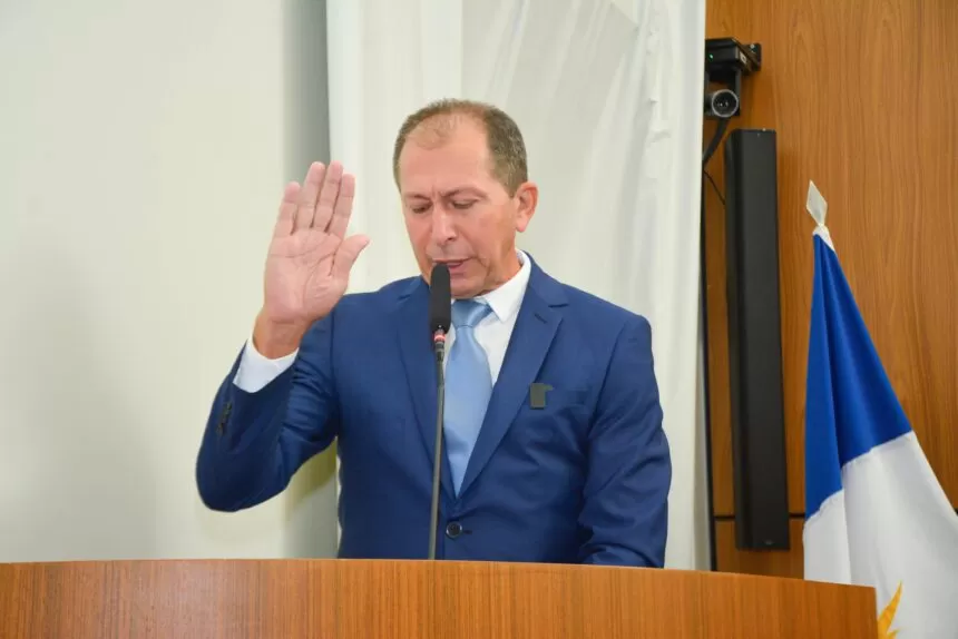 “Determinarei minhas forças para cuidar de Palmas”, afirma Pastor Manoel Bonfim ao tomar posse na Câmara; ele assume no lugar da vereadora Débora Guedes