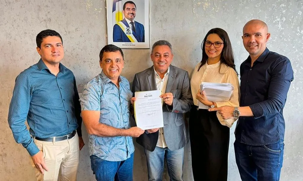 Marilon Barbosa assina portaria que concede progressões aos servidores da Câmara