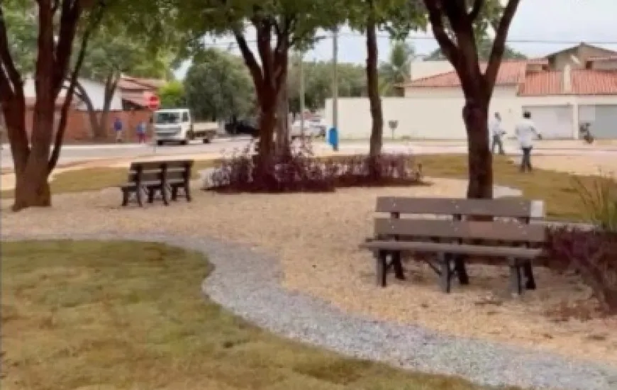 Eduardo entrega revitalização da Arne 54 e anuncia novas frentes de serviço 