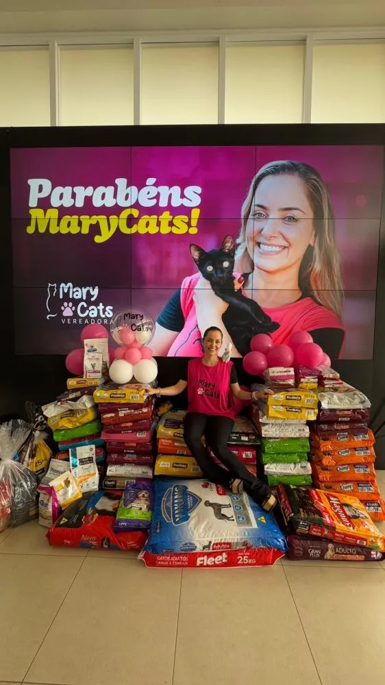 Campanha de doação do aniversário da vereadora MaryCats da Causa Animal é um sucesso com mais de 700 kg de ração arrecadados
