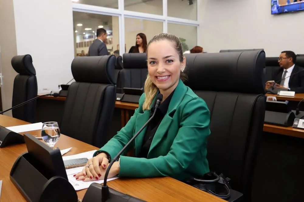 Câmara aprova requerimentos da vereadora MaryCats da Causa Animal em defesa dos animais e da infraestrutura urbana