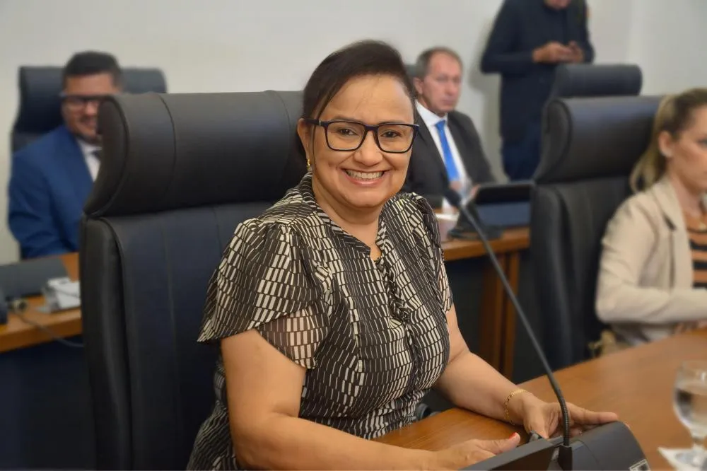 Vereadora Professora Iolanda Castro solicita pavimentação asfáltica no Setor Morada do Sol
