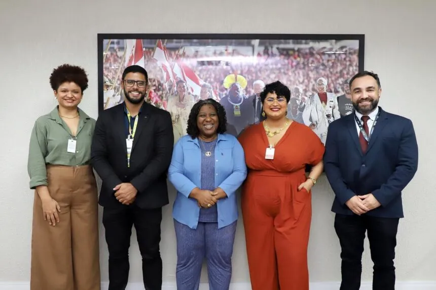 Coletivo SOMOS discute políticas de direitos humanos com ministra Macaé Evaristo