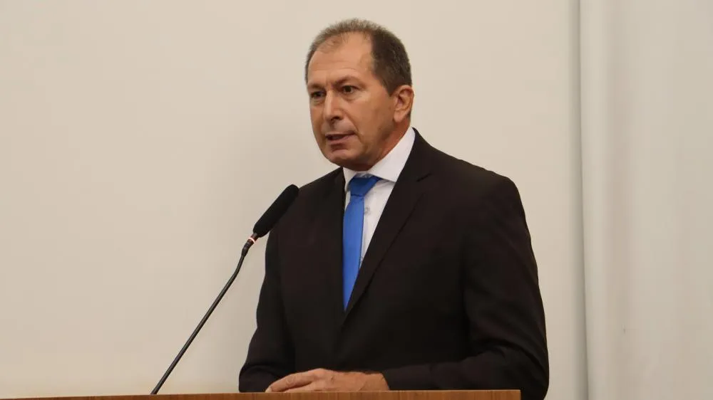 Pastor Manoel Bomfin pede recapeamento asfáltico da Avenida Teotônio Segurado