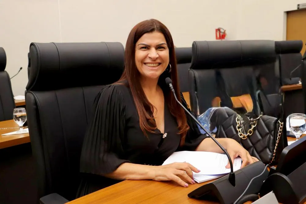 Karina Café propõe distribuição gratuita de cordões para identificação de pessoas com deficiências e transtornos ocultos